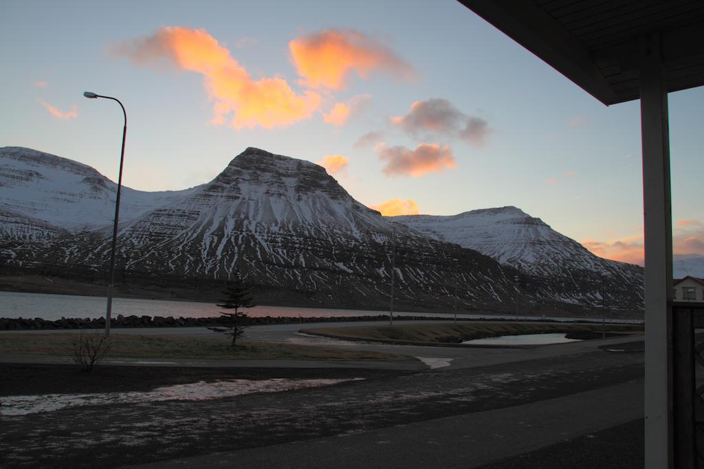 Hja Marlin Guesthouse Reydarfjordur Exterior foto